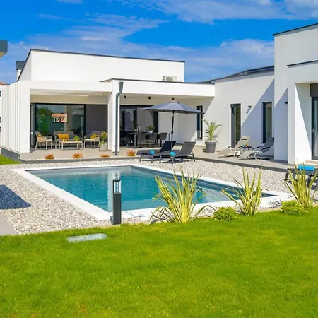 Premium With Pool In Lu Bagnu - Perfect For Families & Groups