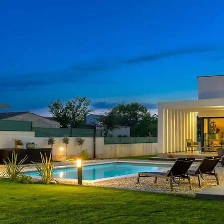 Premium With Pool In Lu Bagnu - Perfect For Families & Groups