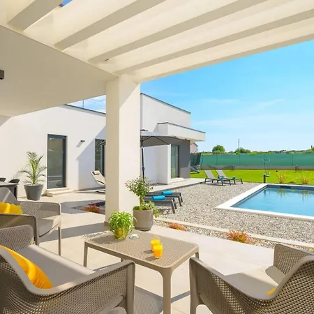 Premium Villa With Pool In Lu Bagnu - Perfect For Families & Groups * カステルサルド