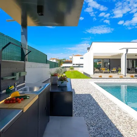 Premium Villa With Pool In Lu Bagnu - Perfect For Families & Groups アパート カステルサルド