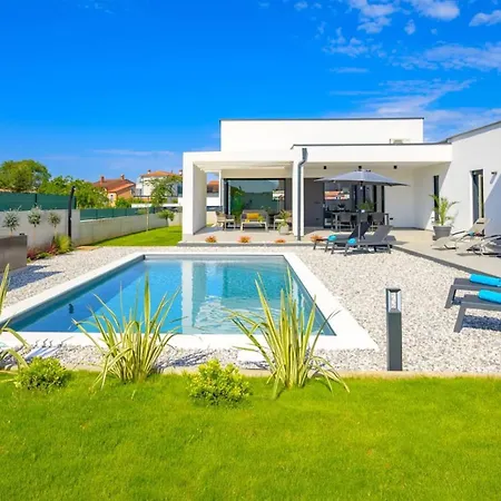 Premium Villa With Pool In Lu Bagnu - Perfect For Families & Groups *