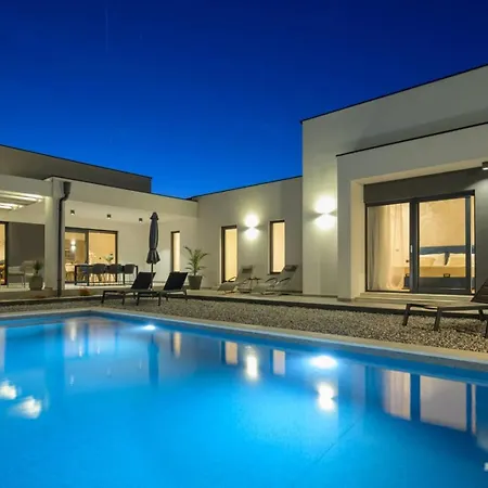 Premium Villa With Pool In Lu Bagnu - Perfect For Families & Groups アパート カステルサルド